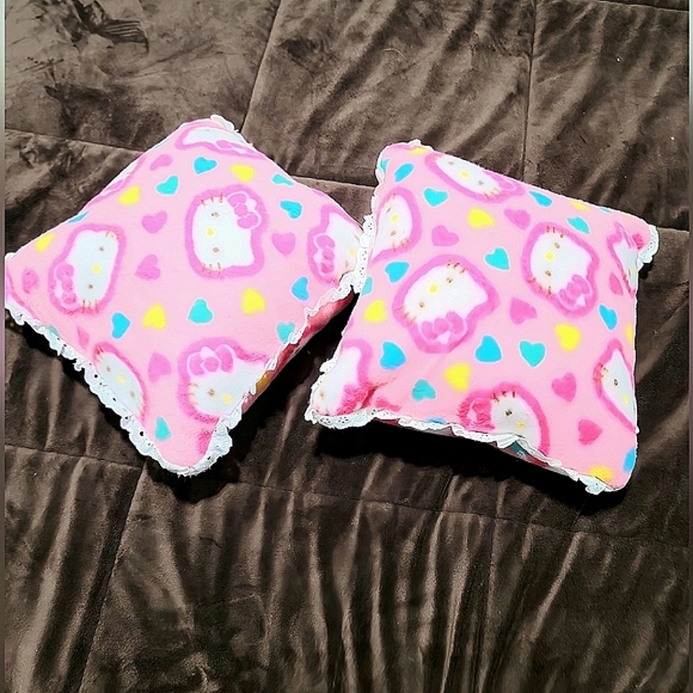 Cartoon Hello Kitty Polyester Decorative Pillows (2 in Set)